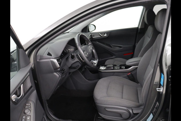 Hyundai IONIQ Comfort EV 38 kWh | SOH 100% | Stoelverwarming | Adaptive cruise | Warmtepomp | Carplay | Camera | Full LED | Keyless | Navigatie | Infinity Sound