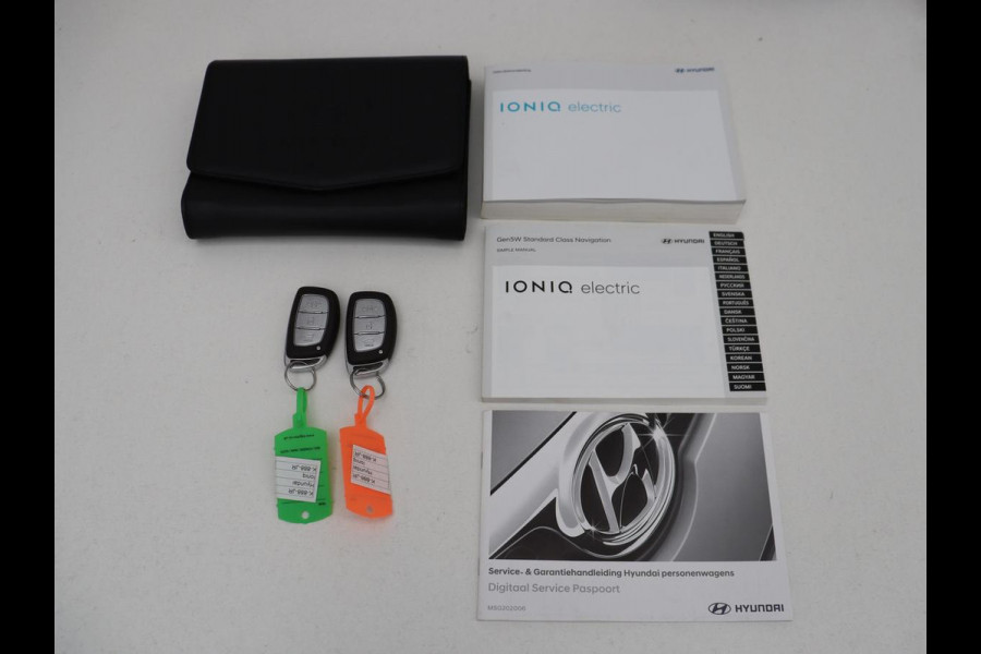 Hyundai IONIQ Comfort EV 38 kWh | SOH 100% | Stoelverwarming | Adaptive cruise | Warmtepomp | Carplay | Camera | Full LED | Keyless | Navigatie | Infinity Sound