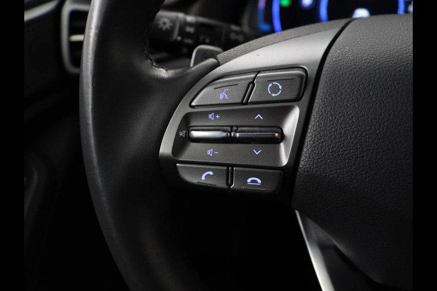 Hyundai IONIQ Comfort EV 38 kWh | SOH 100% | Stoelverwarming | Adaptive cruise | Warmtepomp | Carplay | Camera | Full LED | Keyless | Navigatie | Infinity Sound