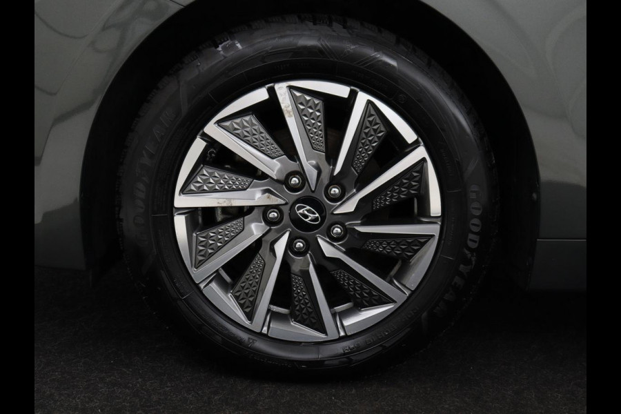 Hyundai IONIQ Comfort EV 38 kWh | SOH 100% | Stoelverwarming | Adaptive cruise | Warmtepomp | Carplay | Camera | Full LED | Keyless | Navigatie | Infinity Sound