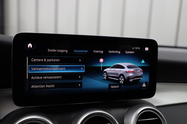 Mercedes-Benz GLC Coupé 300e AMG 4-Matic | 320PK | Schuifdak | Burmester | Keyless-go | Sfeerverlichting | Multibeam | Stoelverw. | NL-Auto | 2021