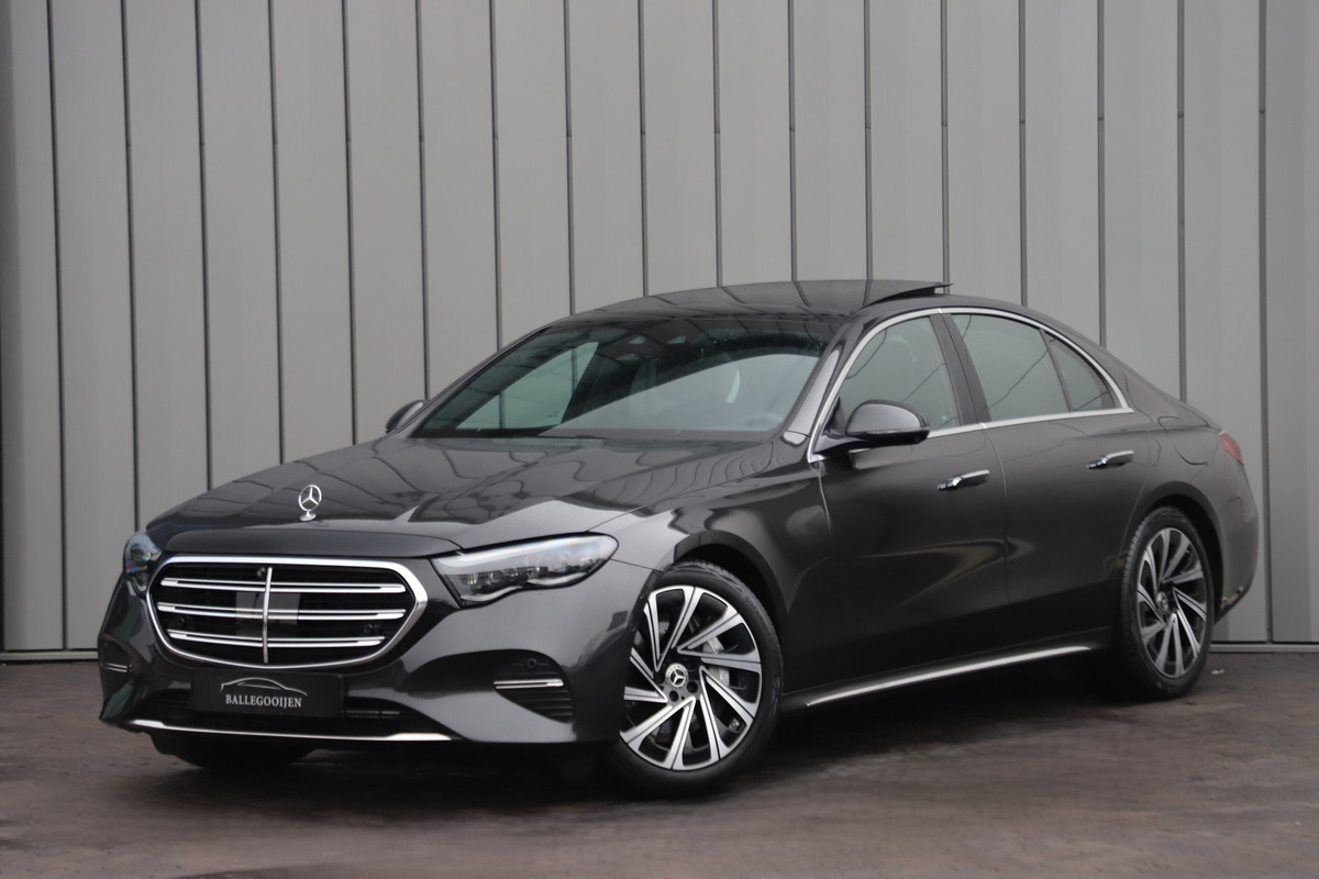 Mercedes-Benz E-Klasse 300e Exclusive Line | 313PK | Hyperscreen | Massage | Achterasbesturing | Luchtvering | Head-up | Burmester 4D | Digital-light |