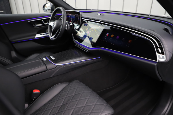 Mercedes-Benz E-Klasse 300e Exclusive Line | 313PK | Hyperscreen | Massage | Achterasbesturing | Luchtvering | Head-up | Burmester 4D | Digital-light |