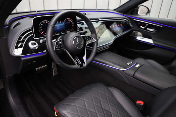 Mercedes-Benz E-Klasse 300e Exclusive Line | 313PK | Hyperscreen | Massage | Achterasbesturing | Luchtvering | Head-up | Burmester 4D | Digital-light |