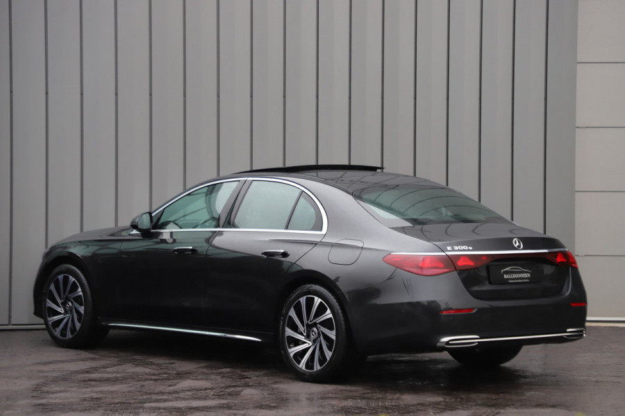 Mercedes-Benz E-Klasse 300e Exclusive Line | 313PK | Hyperscreen | Massage | Achterasbesturing | Luchtvering | Head-up | Burmester 4D | Digital-light |