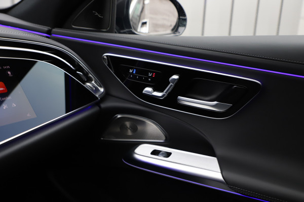 Mercedes-Benz E-Klasse 300e Exclusive Line | 313PK | Hyperscreen | Massage | Achterasbesturing | Luchtvering | Head-up | Burmester 4D | Digital-light |