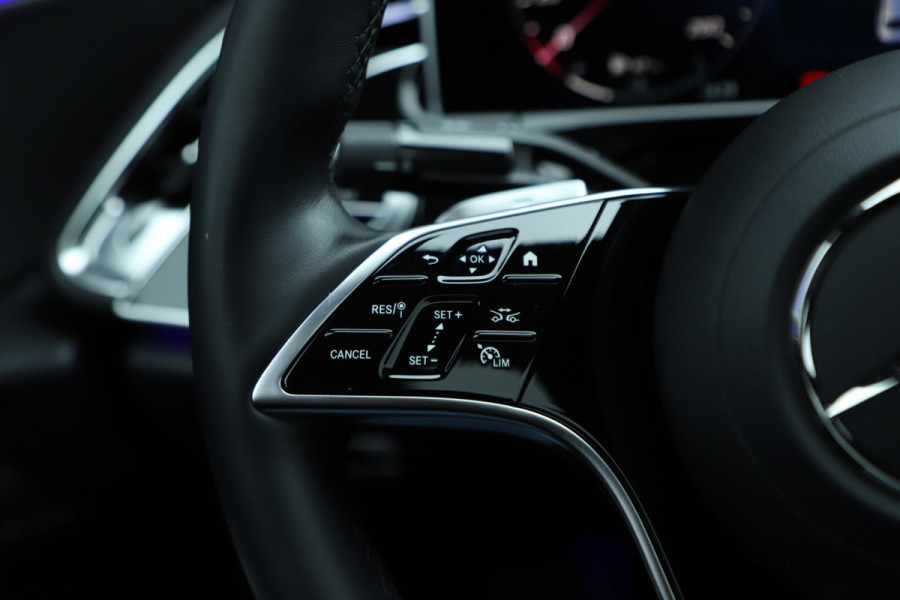 Mercedes-Benz E-Klasse 300e Exclusive Line | 313PK | Hyperscreen | Massage | Achterasbesturing | Luchtvering | Head-up | Burmester 4D | Digital-light |