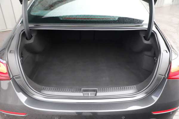 Mercedes-Benz E-Klasse 300e Exclusive Line | 313PK | Hyperscreen | Massage | Achterasbesturing | Luchtvering | Head-up | Burmester 4D | Digital-light |