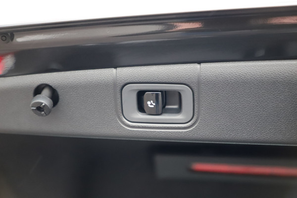 Mercedes-Benz E-Klasse 300e Exclusive Line | 313PK | Hyperscreen | Massage | Achterasbesturing | Luchtvering | Head-up | Burmester 4D | Digital-light |