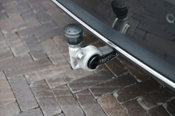 Mercedes-Benz E-Klasse 300e Exclusive Line | 313PK | Hyperscreen | Massage | Achterasbesturing | Luchtvering | Head-up | Burmester 4D | Digital-light |