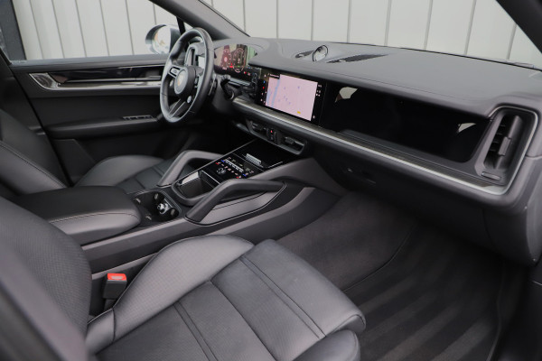 Porsche Cayenne Coupé 3.0 E-Hybrid | 470PK | Achterasbesturing | Sport-design | Luchtvering | Sport-chrono | Matrix-led | Sfeerverlichting | NL-Auto |