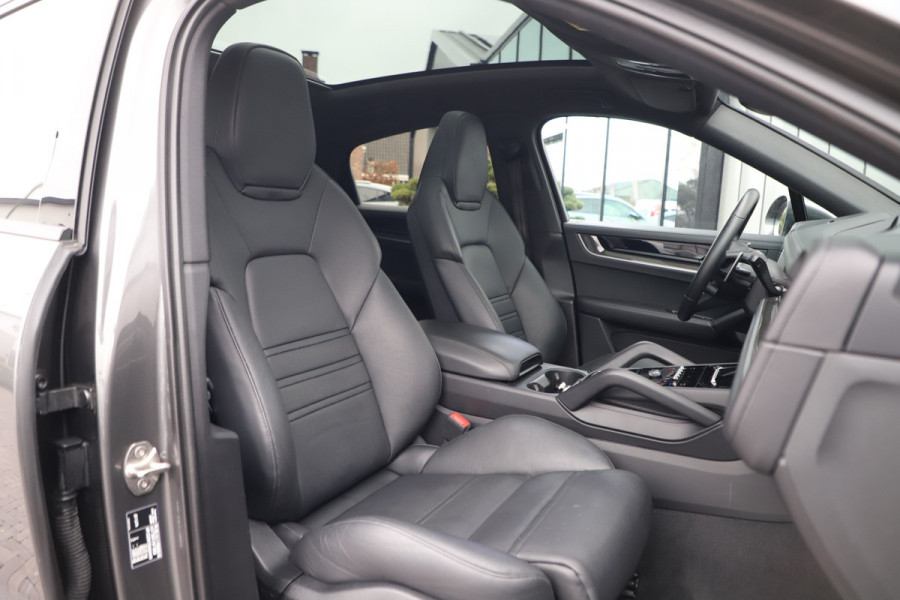 Porsche Cayenne Coupé 3.0 E-Hybrid | 470PK | Achterasbesturing | Sport-design | Luchtvering | Sport-chrono | Matrix-led | Sfeerverlichting | NL-Auto |