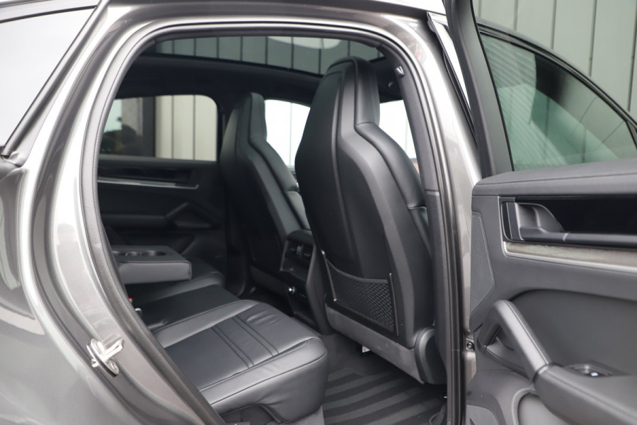 Porsche Cayenne Coupé 3.0 E-Hybrid | 470PK | Achterasbesturing | Sport-design | Luchtvering | Sport-chrono | Matrix-led | Sfeerverlichting | NL-Auto |