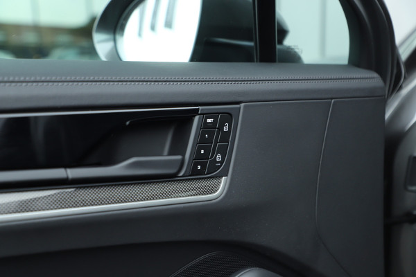 Porsche Cayenne Coupé 3.0 E-Hybrid | 470PK | Achterasbesturing | Sport-design | Luchtvering | Sport-chrono | Matrix-led | Sfeerverlichting | NL-Auto |