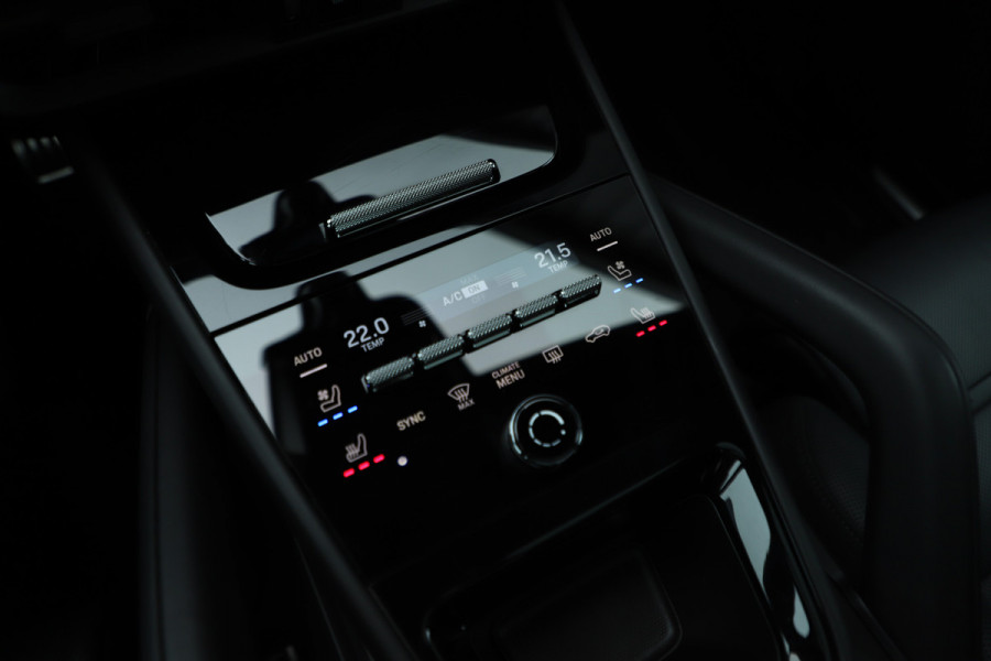 Porsche Cayenne Coupé 3.0 E-Hybrid | 470PK | Achterasbesturing | Sport-design | Luchtvering | Sport-chrono | Matrix-led | Sfeerverlichting | NL-Auto |