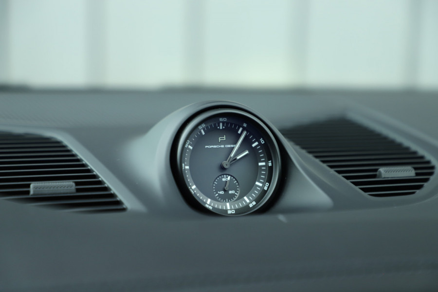 Porsche Cayenne Coupé 3.0 E-Hybrid | 470PK | Achterasbesturing | Sport-design | Luchtvering | Sport-chrono | Matrix-led | Sfeerverlichting | NL-Auto |