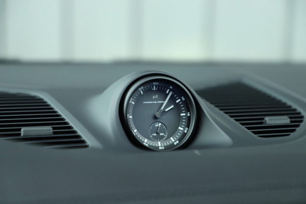 Porsche Cayenne Coupé 3.0 E-Hybrid | 470PK | Achterasbesturing | Sport-design | Luchtvering | Sport-chrono | Matrix-led | Sfeerverlichting | NL-Auto |