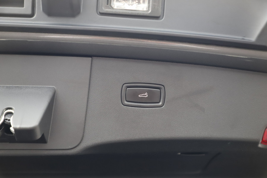 Porsche Cayenne Coupé 3.0 E-Hybrid | 470PK | Achterasbesturing | Sport-design | Luchtvering | Sport-chrono | Matrix-led | Sfeerverlichting | NL-Auto |