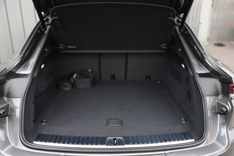 Porsche Cayenne Coupé 3.0 E-Hybrid | 470PK | Achterasbesturing | Sport-design | Luchtvering | Sport-chrono | Matrix-led | Sfeerverlichting | NL-Auto |