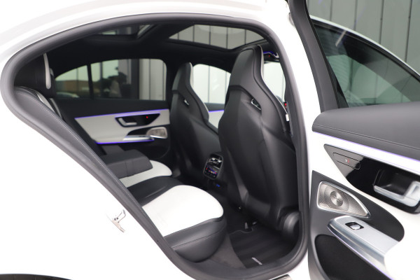 Mercedes-Benz E-Klasse AMG 53 4MATIC+ | 612PK | Achterasbesturing | Hyperscreen | Head-up | Schaalstoelen | Burmester 4D | Sfeerverlichting | 2024.