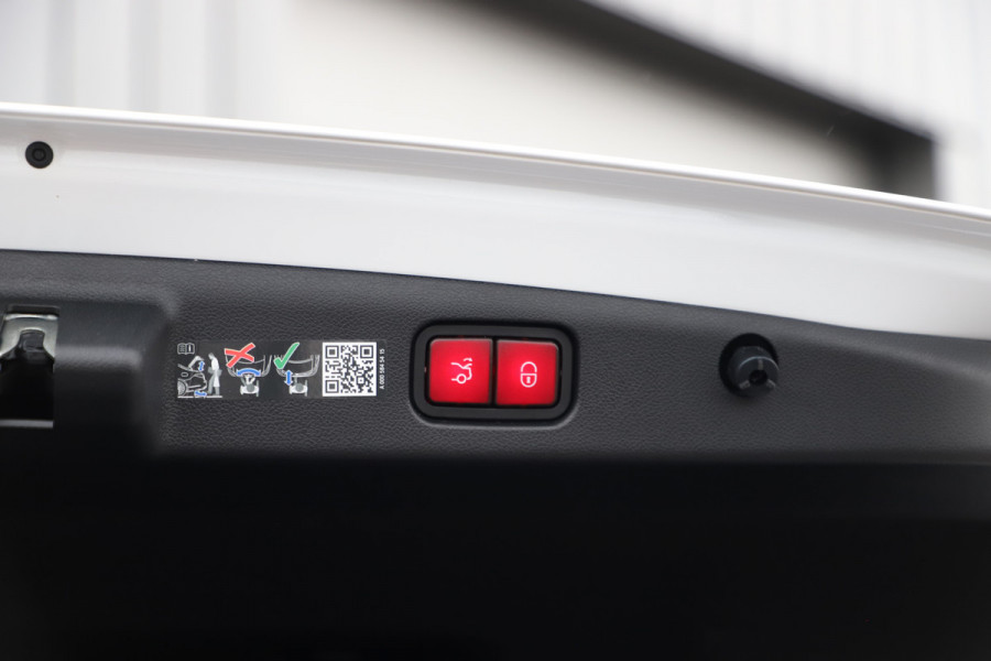 Mercedes-Benz E-Klasse AMG 53 4MATIC+ | 612PK | Achterasbesturing | Hyperscreen | Head-up | Schaalstoelen | Burmester 4D | Sfeerverlichting | 2024.