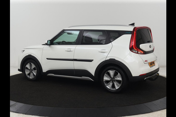 Kia e-Soul ExecutiveLine 64 kWh | SOH 100% | 3 Fase | 1e eigenaar | Trekhaak | Wamtepomp | Stoelventilatie | Leder | Adaptive cruise | Harman/Kardon | Camera | Stoelverwarming | Carplay | Navigatie