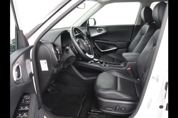 Kia e-Soul ExecutiveLine 64 kWh | SOH 100% | 3 Fase | 1e eigenaar | Trekhaak | Wamtepomp | Stoelventilatie | Leder | Adaptive cruise | Harman/Kardon | Camera | Stoelverwarming | Carplay | Navigatie