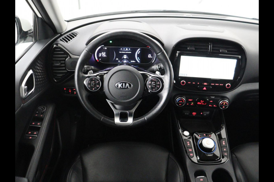 Kia e-Soul ExecutiveLine 64 kWh | SOH 100% | 3 Fase | 1e eigenaar | Trekhaak | Wamtepomp | Stoelventilatie | Leder | Adaptive cruise | Harman/Kardon | Camera | Stoelverwarming | Carplay | Navigatie