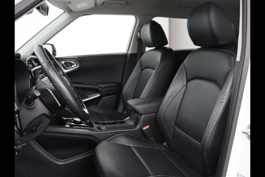 Kia e-Soul ExecutiveLine 64 kWh | SOH 100% | 3 Fase | 1e eigenaar | Trekhaak | Wamtepomp | Stoelventilatie | Leder | Adaptive cruise | Harman/Kardon | Camera | Stoelverwarming | Carplay | Navigatie