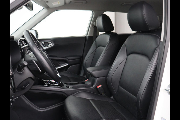 Kia e-Soul ExecutiveLine 64 kWh | SOH 100% | 3 Fase | 1e eigenaar | Trekhaak | Wamtepomp | Stoelventilatie | Leder | Adaptive cruise | Harman/Kardon | Camera | Stoelverwarming | Carplay | Navigatie
