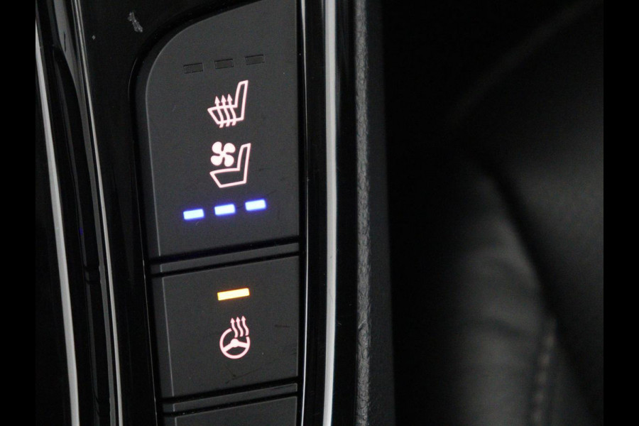 Kia e-Soul ExecutiveLine 64 kWh | SOH 100% | 3 Fase | 1e eigenaar | Trekhaak | Wamtepomp | Stoelventilatie | Leder | Adaptive cruise | Harman/Kardon | Camera | Stoelverwarming | Carplay | Navigatie