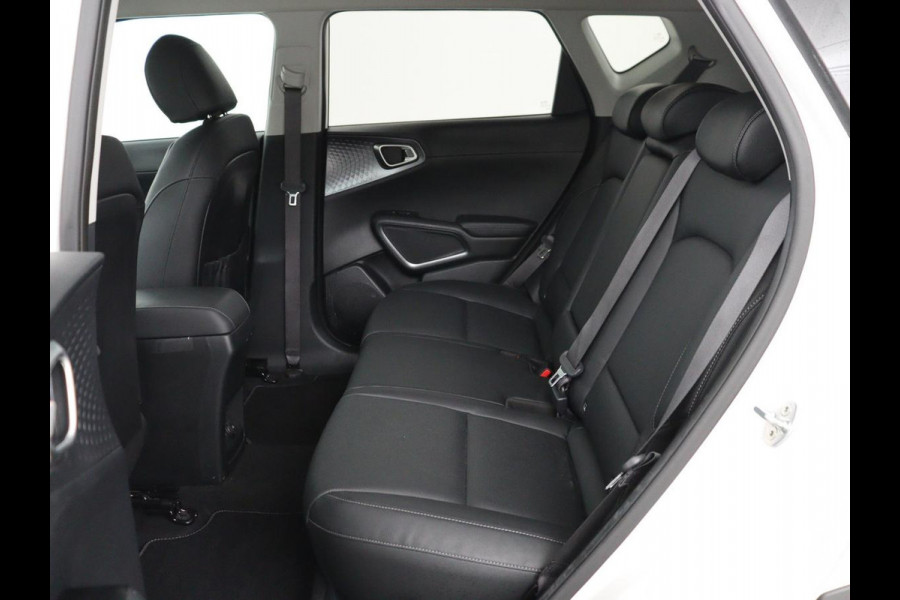 Kia e-Soul ExecutiveLine 64 kWh | SOH 100% | 3 Fase | 1e eigenaar | Trekhaak | Wamtepomp | Stoelventilatie | Leder | Adaptive cruise | Harman/Kardon | Camera | Stoelverwarming | Carplay | Navigatie