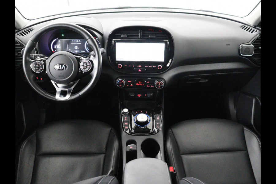 Kia e-Soul ExecutiveLine 64 kWh | SOH 100% | 3 Fase | 1e eigenaar | Trekhaak | Wamtepomp | Stoelventilatie | Leder | Adaptive cruise | Harman/Kardon | Camera | Stoelverwarming | Carplay | Navigatie