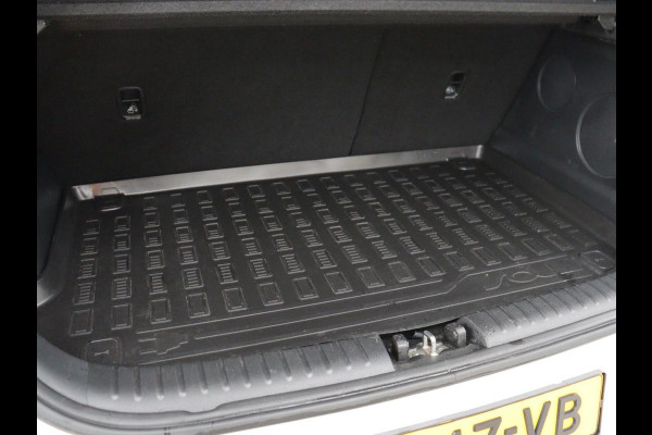 Kia e-Soul ExecutiveLine 64 kWh | SOH 100% | 3 Fase | 1e eigenaar | Trekhaak | Wamtepomp | Stoelventilatie | Leder | Adaptive cruise | Harman/Kardon | Camera | Stoelverwarming | Carplay | Navigatie