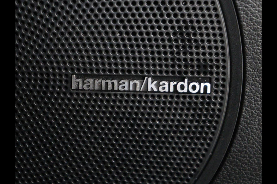 Kia e-Soul ExecutiveLine 64 kWh | SOH 100% | 3 Fase | 1e eigenaar | Trekhaak | Wamtepomp | Stoelventilatie | Leder | Adaptive cruise | Harman/Kardon | Camera | Stoelverwarming | Carplay | Navigatie