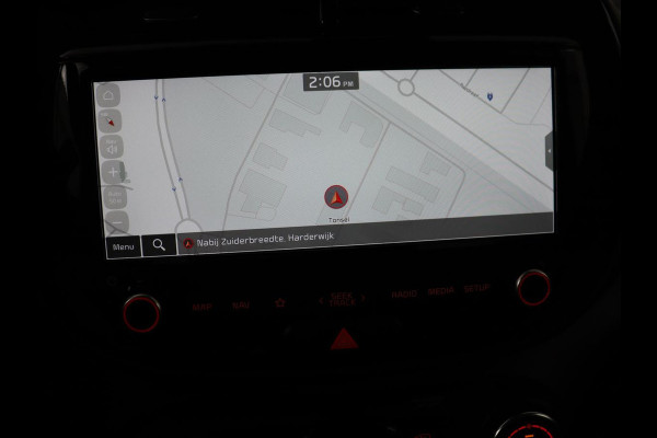 Kia e-Soul ExecutiveLine 64 kWh | SOH 100% | 3 Fase | 1e eigenaar | Trekhaak | Wamtepomp | Stoelventilatie | Leder | Adaptive cruise | Harman/Kardon | Camera | Stoelverwarming | Carplay | Navigatie