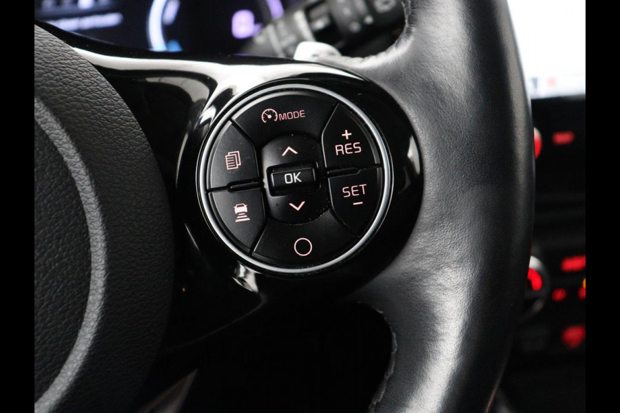 Kia e-Soul ExecutiveLine 64 kWh | SOH 100% | 3 Fase | 1e eigenaar | Trekhaak | Wamtepomp | Stoelventilatie | Leder | Adaptive cruise | Harman/Kardon | Camera | Stoelverwarming | Carplay | Navigatie