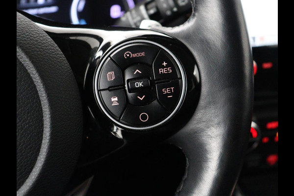 Kia e-Soul ExecutiveLine 64 kWh | SOH 100% | 3 Fase | 1e eigenaar | Trekhaak | Wamtepomp | Stoelventilatie | Leder | Adaptive cruise | Harman/Kardon | Camera | Stoelverwarming | Carplay | Navigatie