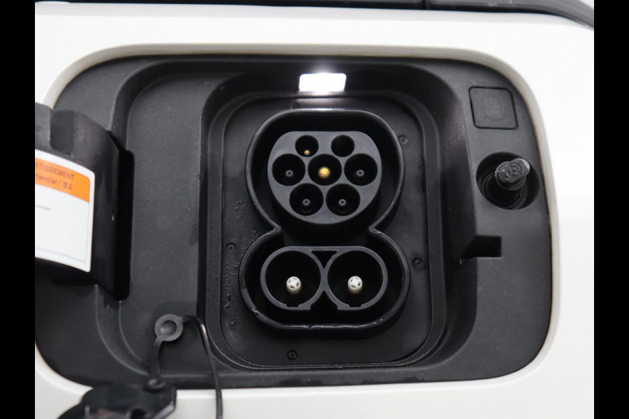 Kia e-Soul ExecutiveLine 64 kWh | SOH 100% | 3 Fase | 1e eigenaar | Trekhaak | Wamtepomp | Stoelventilatie | Leder | Adaptive cruise | Harman/Kardon | Camera | Stoelverwarming | Carplay | Navigatie