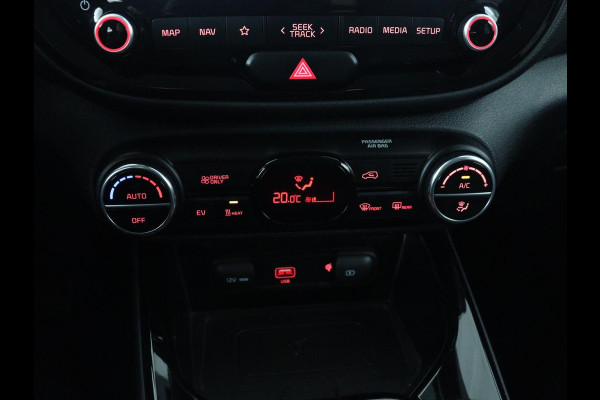 Kia e-Soul ExecutiveLine 64 kWh | SOH 100% | 3 Fase | 1e eigenaar | Trekhaak | Wamtepomp | Stoelventilatie | Leder | Adaptive cruise | Harman/Kardon | Camera | Stoelverwarming | Carplay | Navigatie