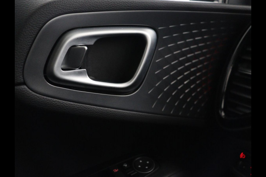 Kia e-Soul ExecutiveLine 64 kWh | SOH 100% | 3 Fase | 1e eigenaar | Trekhaak | Wamtepomp | Stoelventilatie | Leder | Adaptive cruise | Harman/Kardon | Camera | Stoelverwarming | Carplay | Navigatie