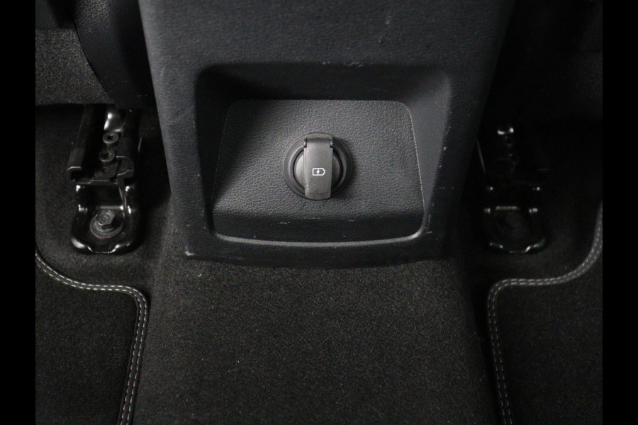 Kia e-Soul ExecutiveLine 64 kWh | SOH 100% | 3 Fase | 1e eigenaar | Trekhaak | Wamtepomp | Stoelventilatie | Leder | Adaptive cruise | Harman/Kardon | Camera | Stoelverwarming | Carplay | Navigatie