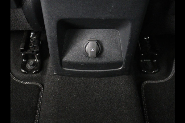 Kia e-Soul ExecutiveLine 64 kWh | SOH 100% | 3 Fase | 1e eigenaar | Trekhaak | Wamtepomp | Stoelventilatie | Leder | Adaptive cruise | Harman/Kardon | Camera | Stoelverwarming | Carplay | Navigatie