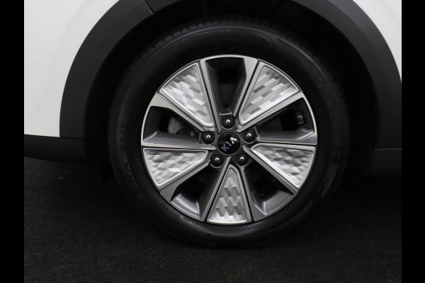 Kia e-Soul ExecutiveLine 64 kWh | SOH 100% | 3 Fase | 1e eigenaar | Trekhaak | Wamtepomp | Stoelventilatie | Leder | Adaptive cruise | Harman/Kardon | Camera | Stoelverwarming | Carplay | Navigatie