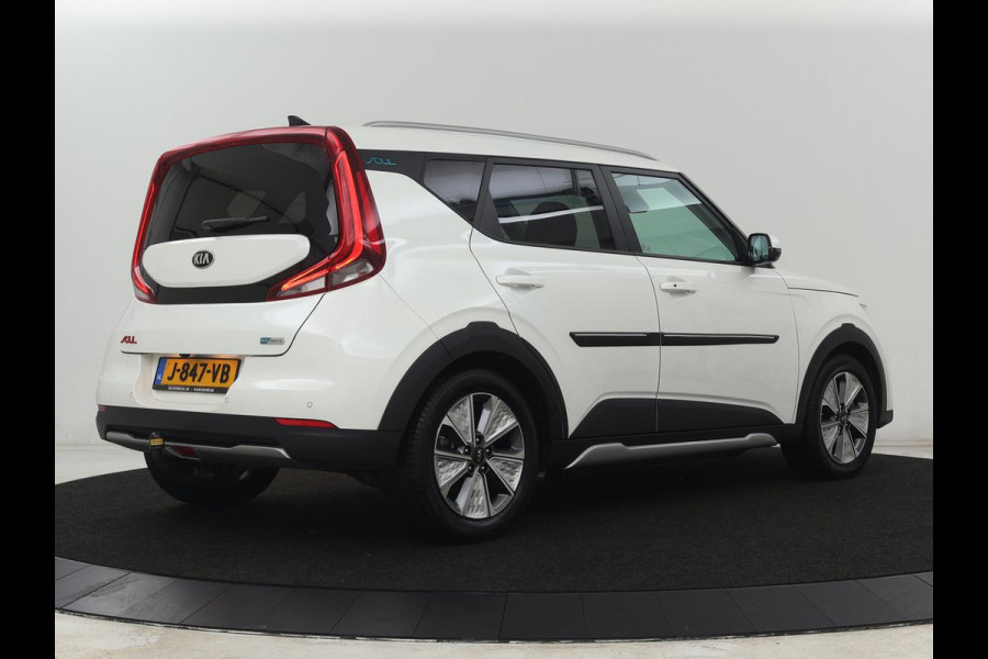 Kia e-Soul ExecutiveLine 64 kWh | SOH 100% | 3 Fase | 1e eigenaar | Trekhaak | Wamtepomp | Stoelventilatie | Leder | Adaptive cruise | Harman/Kardon | Camera | Stoelverwarming | Carplay | Navigatie