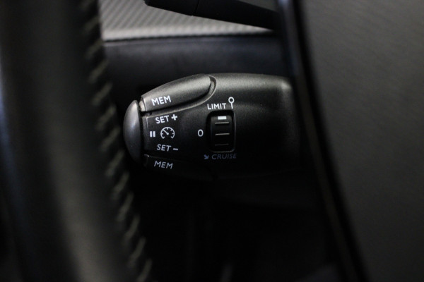 Peugeot 2008 1.2 PureTech Blue Lease Allure |Camera|Trekhaak|Navi|