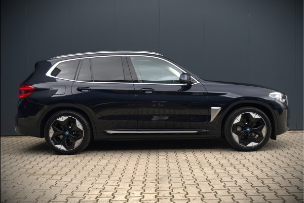 BMW iX3 High Executive 80 kWh | Panoramadak | Keyless | Stoelverwarming | Harman Kardon | Memory Seat | Head-Up Display | 360 Camera | Adaptief Onderstel | Trekhaak | Adaptive LED | Elektrische Stoelen | Apple Carplay |