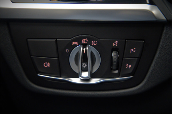 BMW iX3 High Executive 80 kWh | Panoramadak | Keyless | Stoelverwarming | Harman Kardon | Memory Seat | Head-Up Display | 360 Camera | Adaptief Onderstel | Trekhaak | Adaptive LED | Elektrische Stoelen | Apple Carplay |