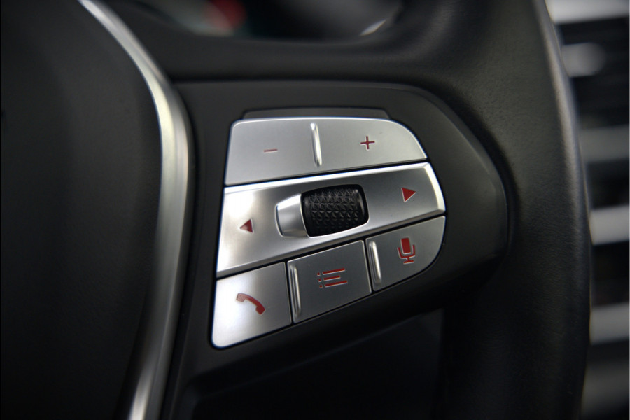 BMW iX3 High Executive 80 kWh | Panoramadak | Keyless | Stoelverwarming | Harman Kardon | Memory Seat | Head-Up Display | 360 Camera | Adaptief Onderstel | Trekhaak | Adaptive LED | Elektrische Stoelen | Apple Carplay |