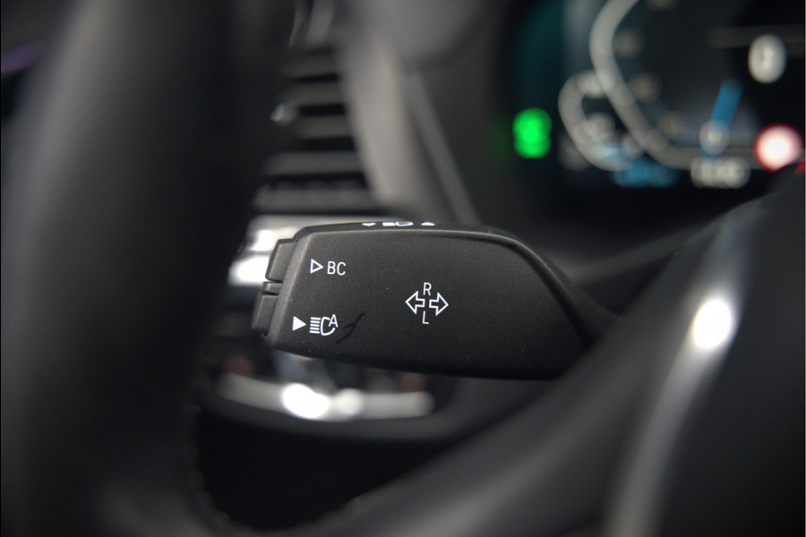 BMW iX3 High Executive 80 kWh | Panoramadak | Keyless | Stoelverwarming | Harman Kardon | Memory Seat | Head-Up Display | 360 Camera | Adaptief Onderstel | Trekhaak | Adaptive LED | Elektrische Stoelen | Apple Carplay |